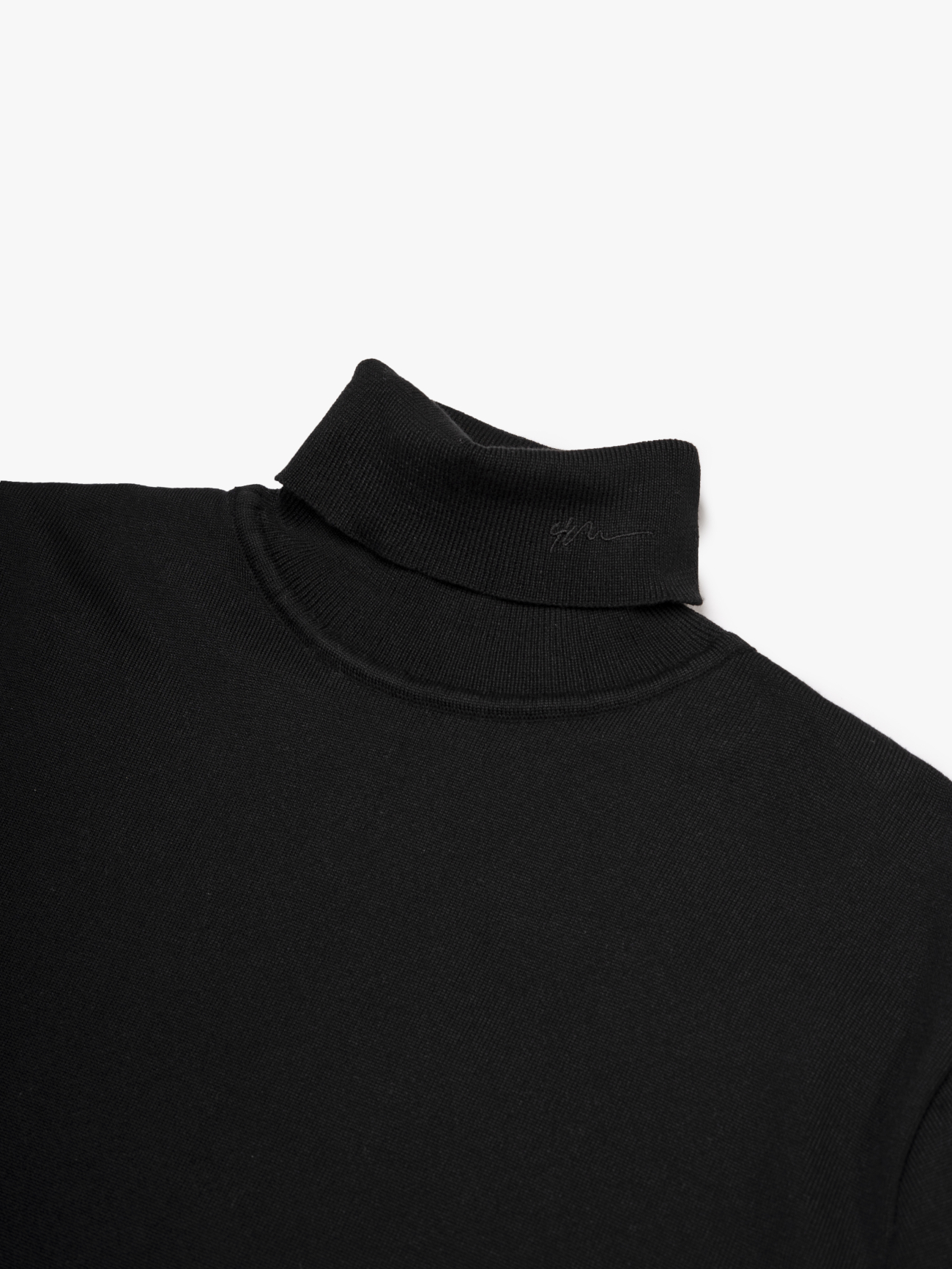 Áo Len Cổ Lọ Thêu 4M Ở Cổ Form Regular AL015 Màu Đen