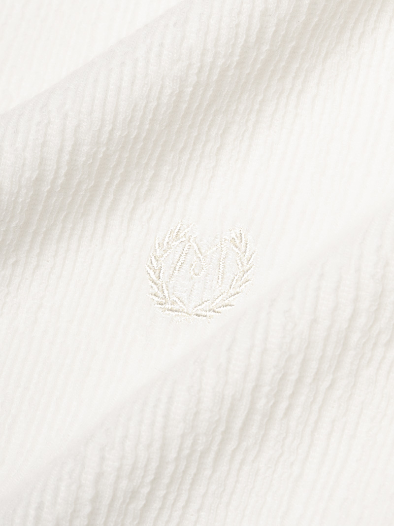 Áo Thun Dệt Kim Thêu Logo M Form Regular AT181 Màu Trắng