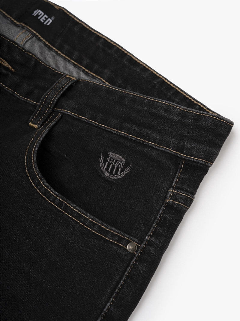 Quần Jean Rã Diễu Thêu Huy hiệu 4MEN Form Regular QJ120 Màu Xám