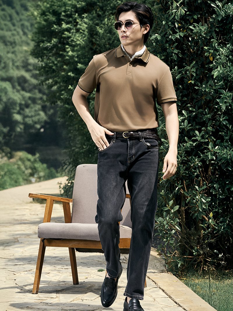 Quần Jean Rã Diễu Thêu Huy hiệu 4MEN Form Regular QJ120 Màu Xám