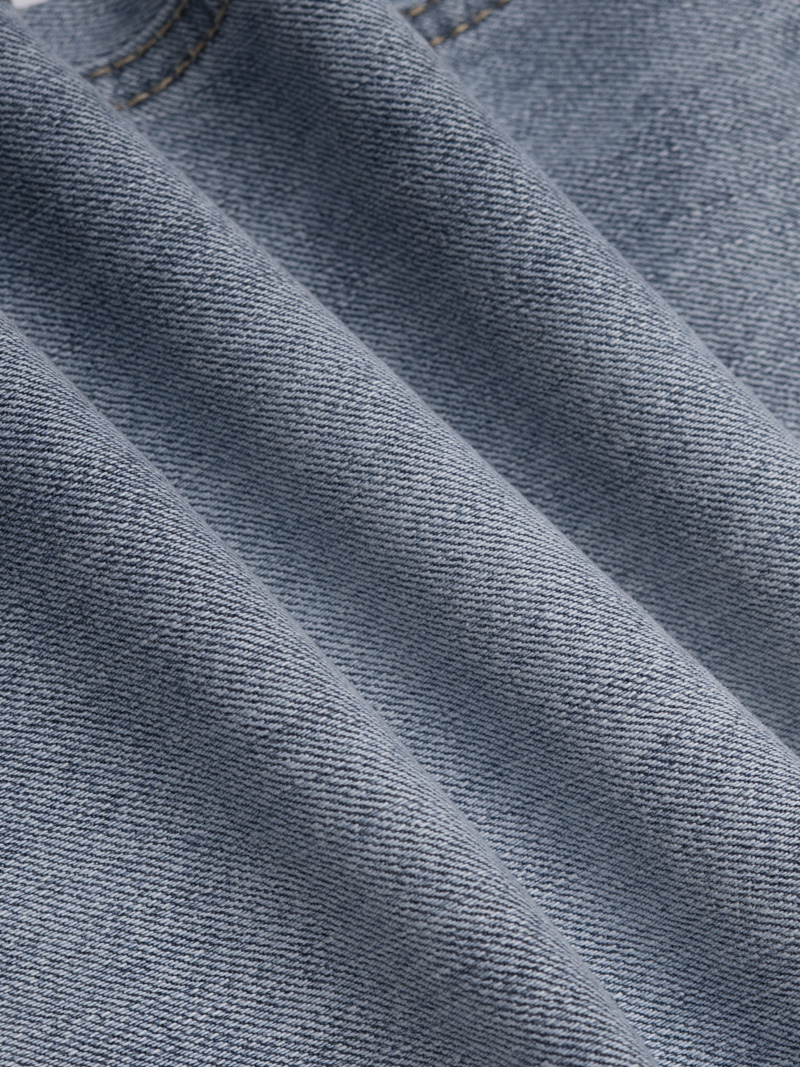 Quần Jean Rã Diễu Thêu Huy hiệu 4MEN Form Regular QJ120 Màu Xanh Biển Nhạt