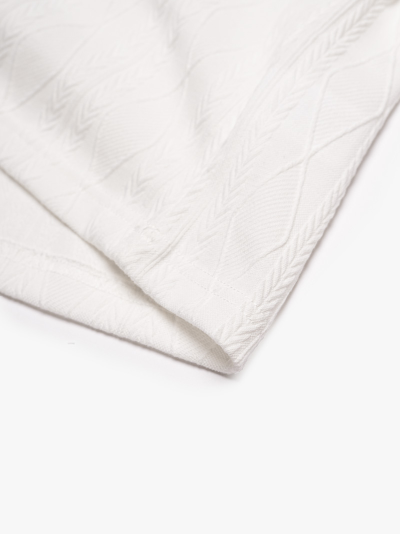 Áo Thun Dệt Kim Họa Tiết Form Slimfit AT182 Màu Trắng