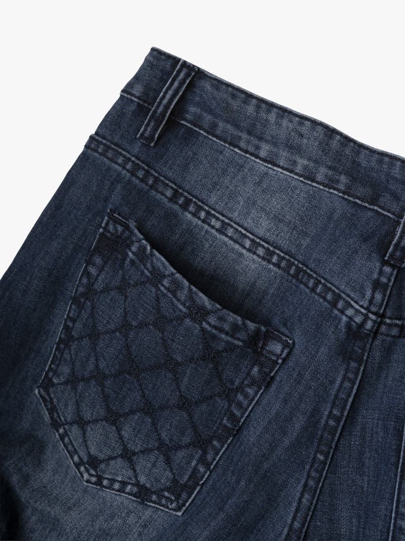 Quần Jean Thêu Pattern Ngựa Túi Sau Form Regular QJ123