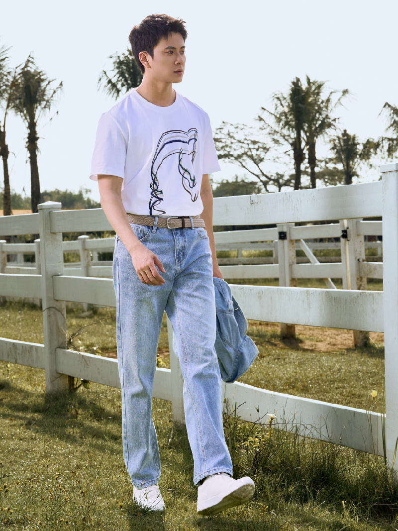 Quần Jean Thêu Hình Ngựa Túi Sau Form Straight QJ124