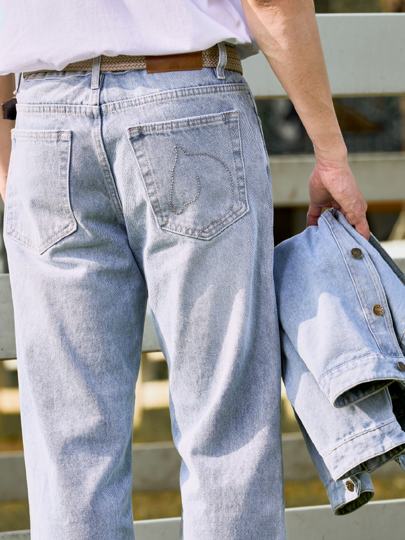 Quần Jean Thêu Hình Ngựa Túi Sau Form Straight QJ124