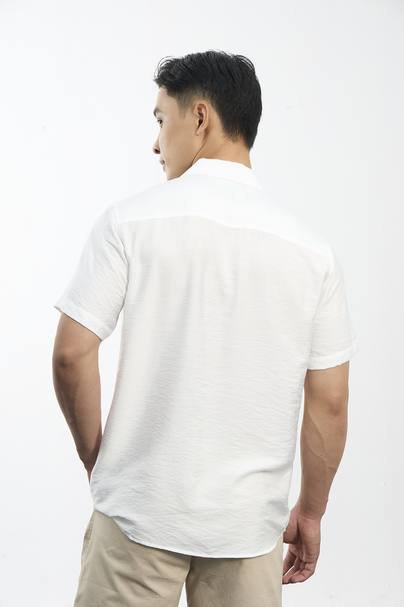 Áo Sơ Mi Linen Xước Ngắn Tay Form Regular SM203 Màu Trắng