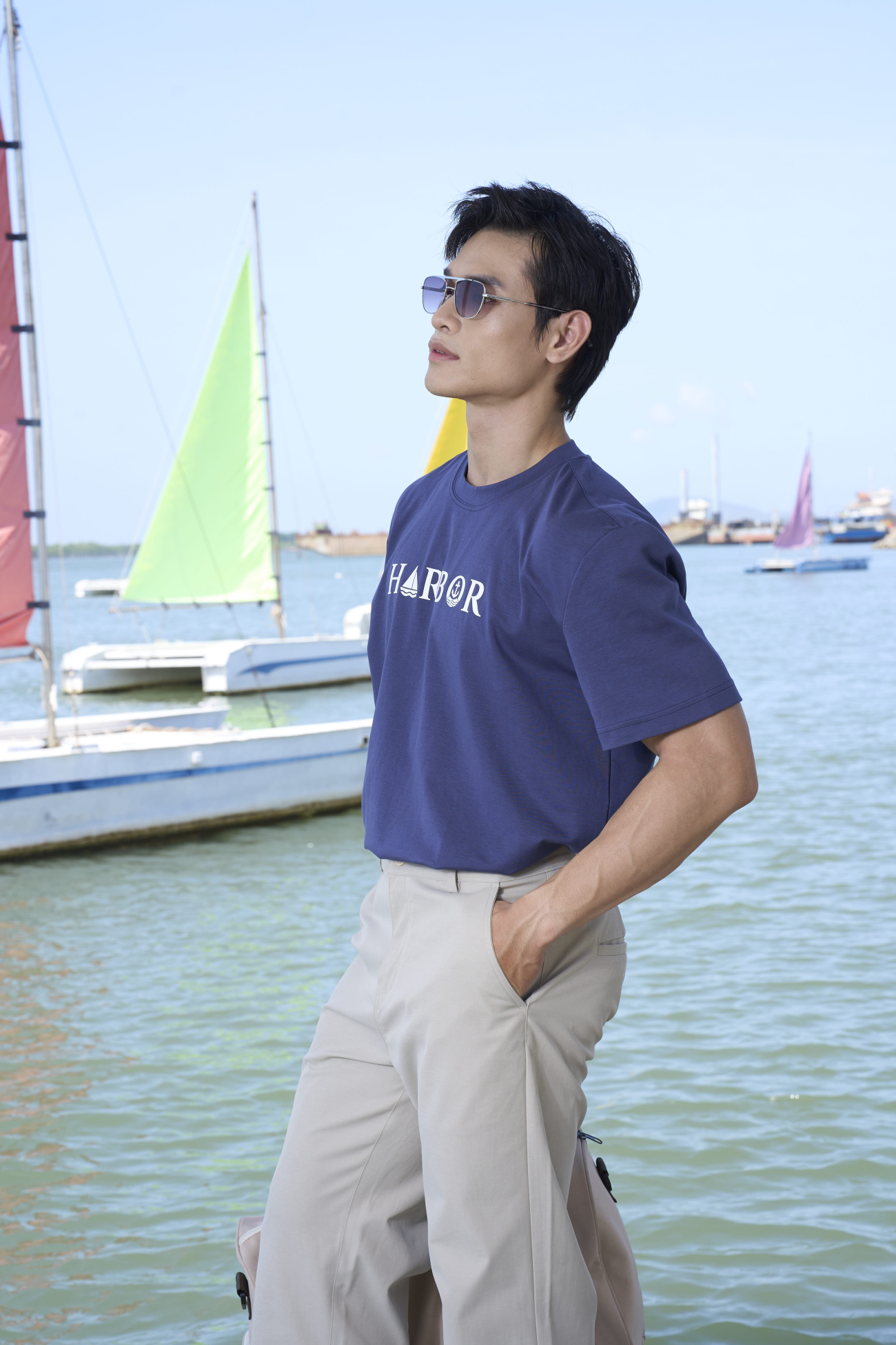 Áo Thun Cổ Tròn In Chữ Harbor Form Relaxed AT193 Màu Xanh Đen