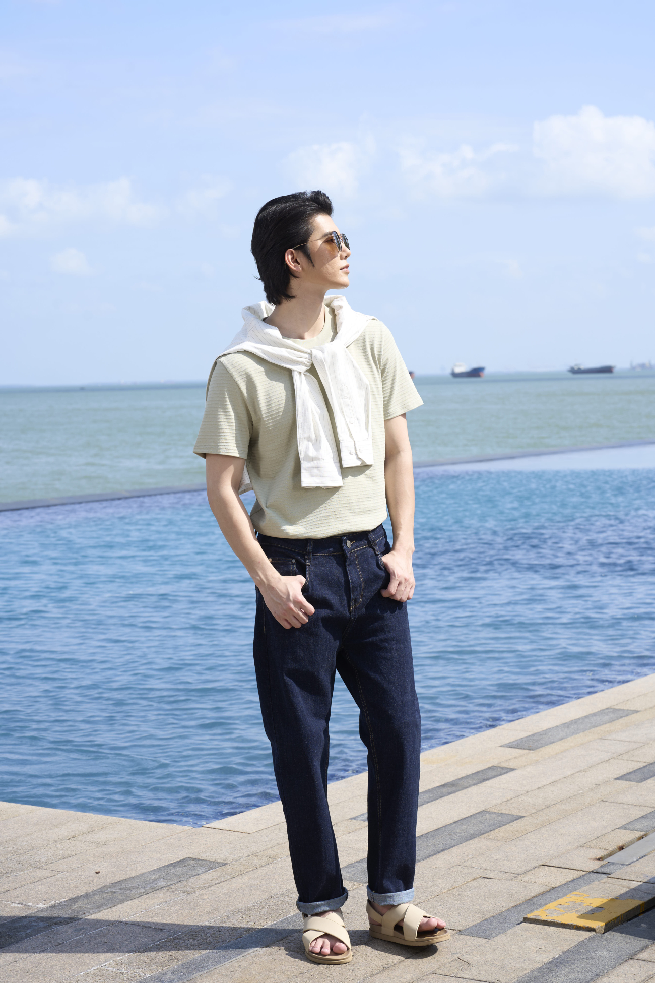Quần Jean Diễu Trang Trí Thêu 3 Sọc Form Regular QJ126 Màu Xanh