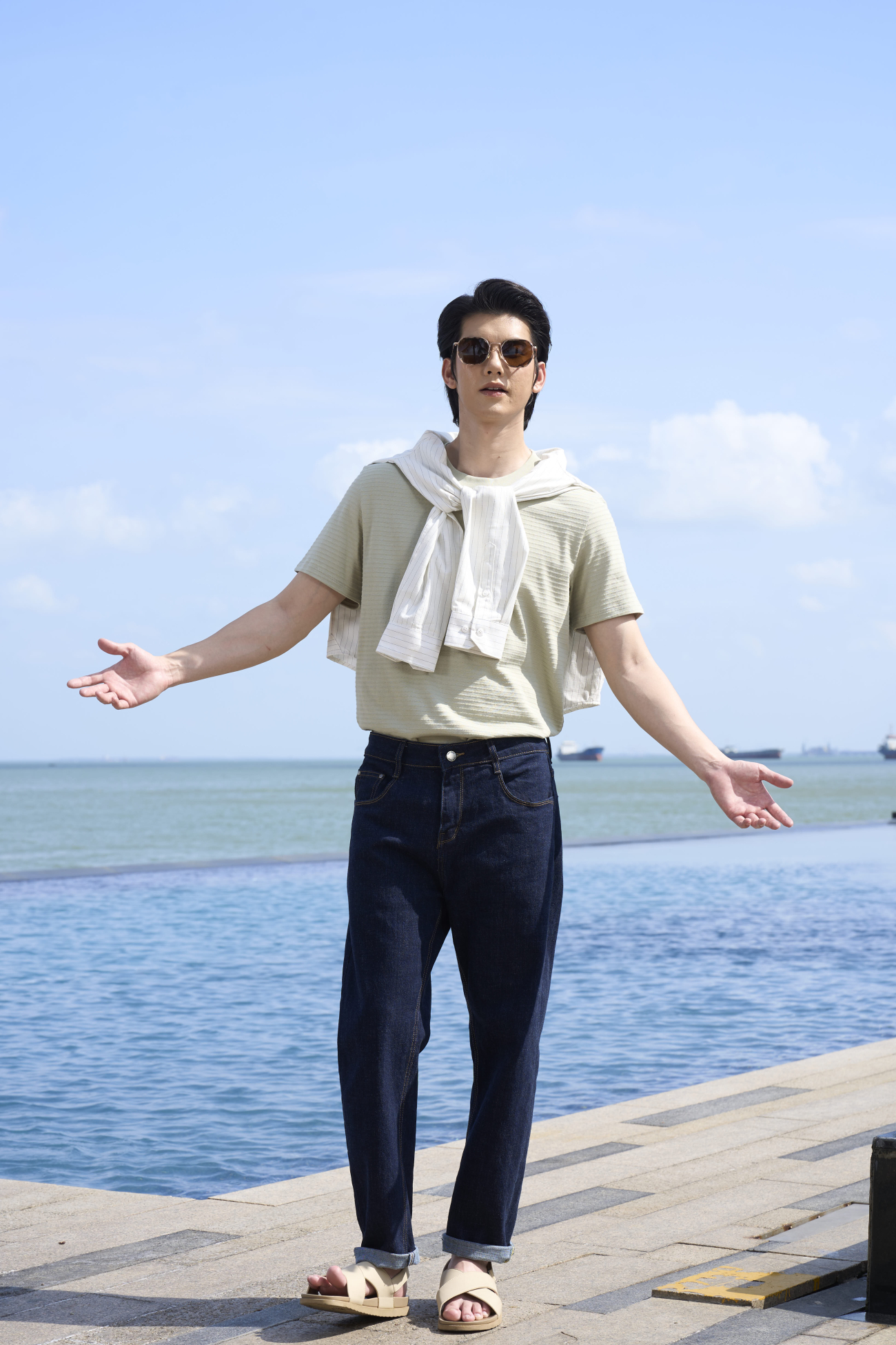 Quần Jean Diễu Trang Trí Thêu 3 Sọc Form Regular QJ126 Màu Xanh