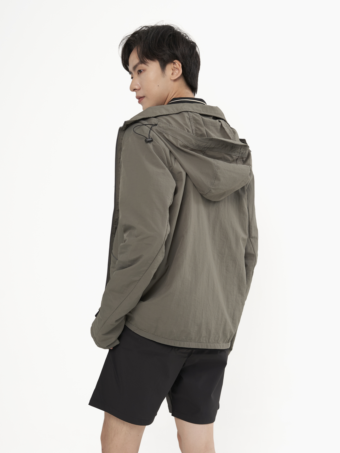 Quần Short Thể Thao 6inch Thêu logo 4m Form Relax QS082 Màu Đen